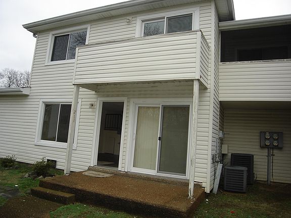 2nd image of 810 Bellevue Rd APT 211