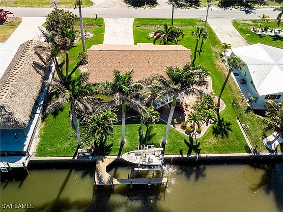 3rd image of 2705 Sanibel Blvd