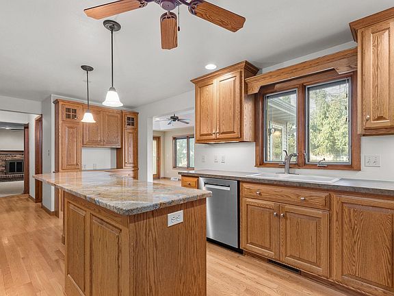 3rd image of 2101 N Eugene St