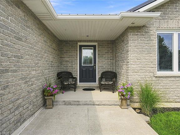 3rd image of 30 Leslie St