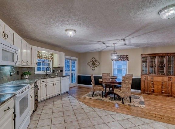 5th image of 111 Saint Martins Ln