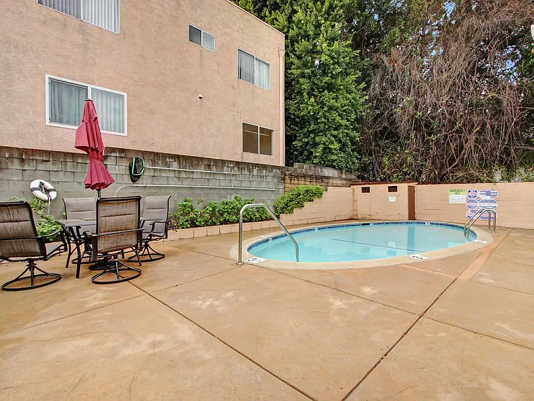 4733 Orion Ave — Photo 7
