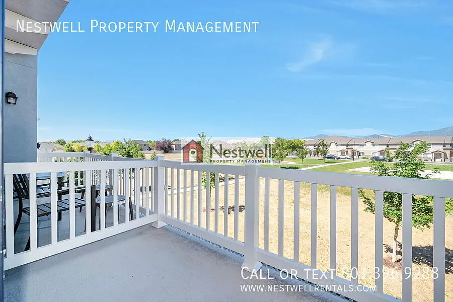 Beautiful 2-bed townhome in West Jordan — Photo 4