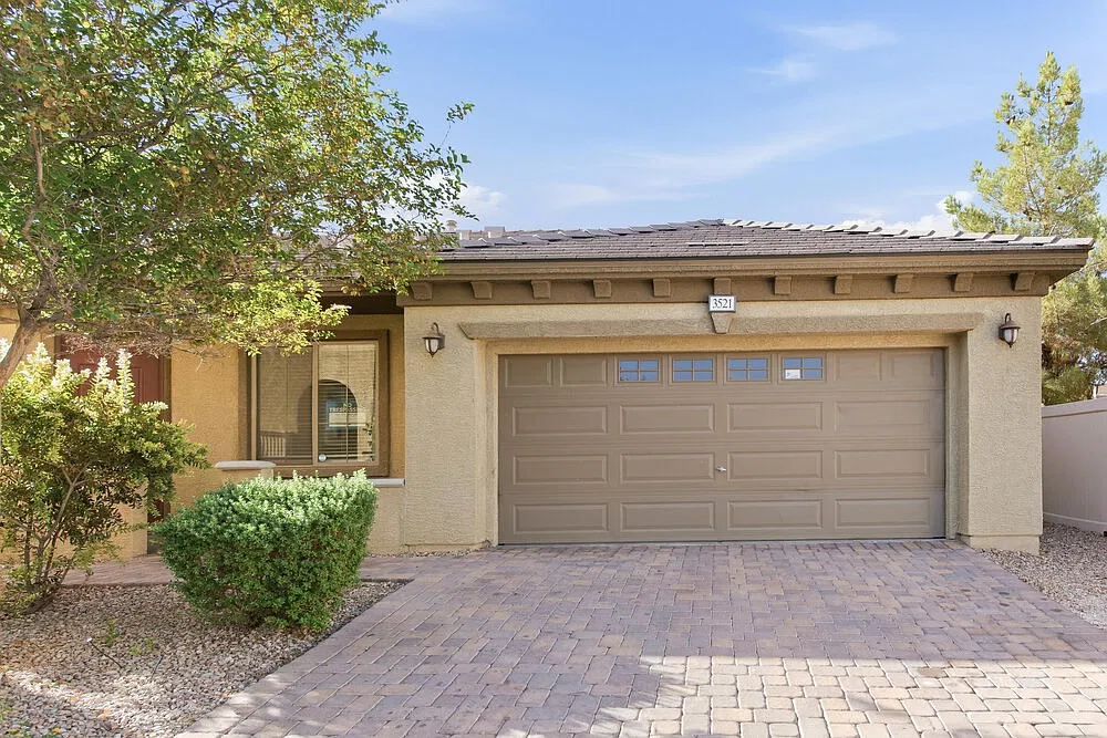 3 bed, 2.0 bath, 1274 sqft, $2,000 — Photo 1