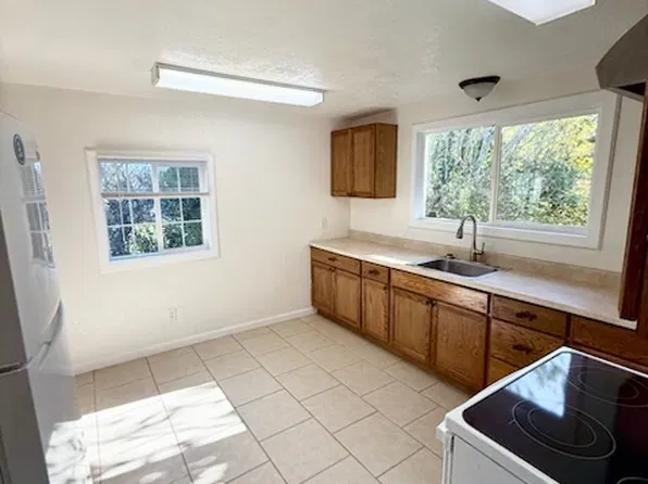 983.5 J St, Crescent City, CA 95531