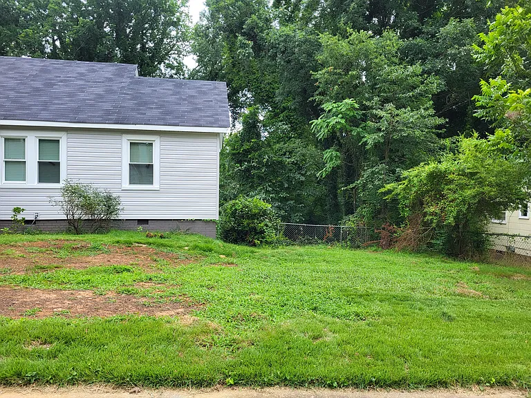 289 Marion Ave — Photo 3