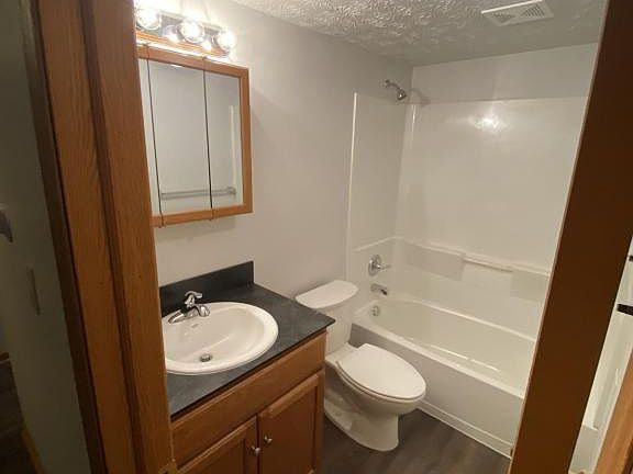 4th image of 74 1st St SE APT 3