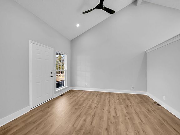 5th image of 117 Farris Ave