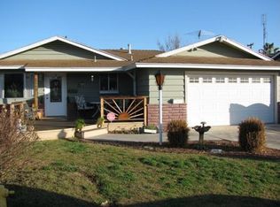 1498 Cypress Ln, Lemoore, CA 93245