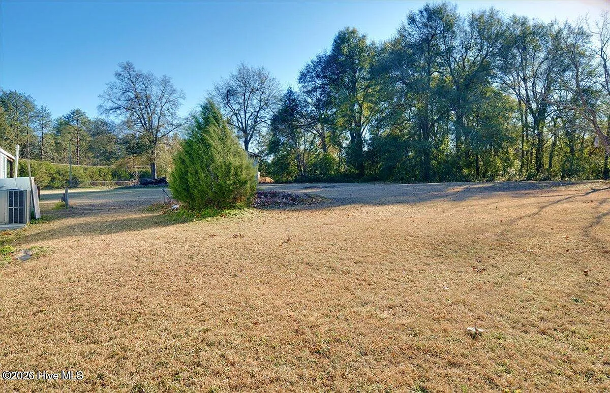 9 bed, 3.0 bath, 3040 sqft, $2,500 — Photo 2
