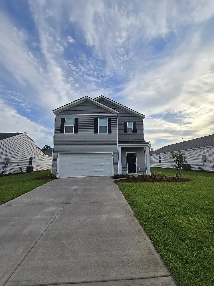 5 bed, 2361 sqft, $950 — Photo 1