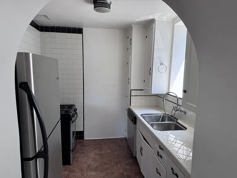 4307 York Blvd — Photo 24