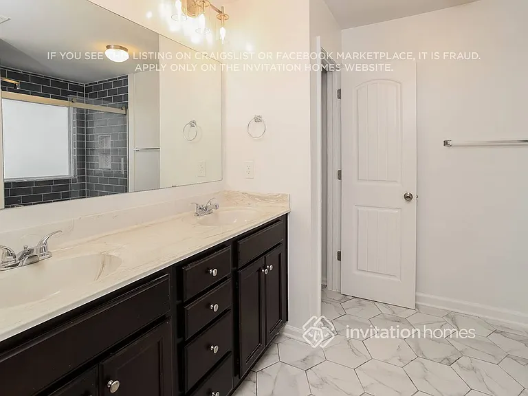 267 Royal Crescent Ter — Photo 14