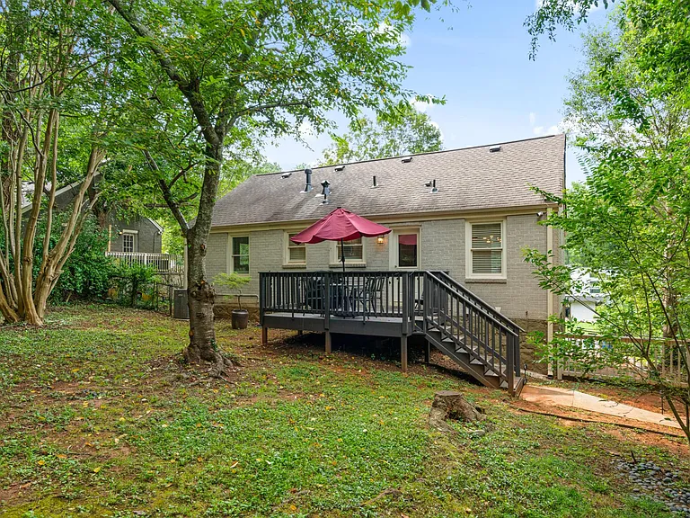 1565 Columbia Cir — Photo 33
