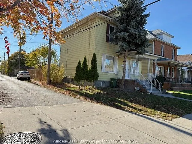 Building Photo - 941 Cataraqui St