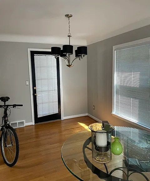 Nook area & exit-door to patio