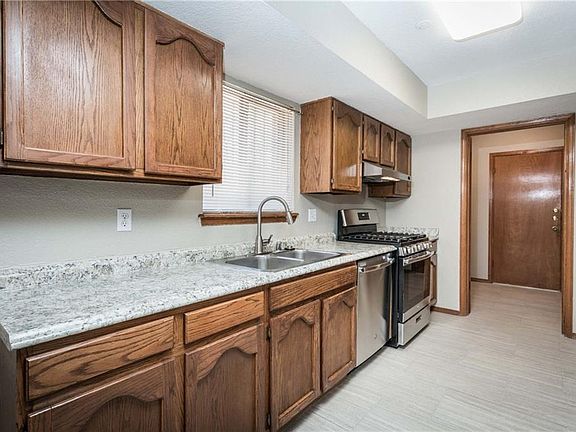 5th image of 701 El Parque Dr