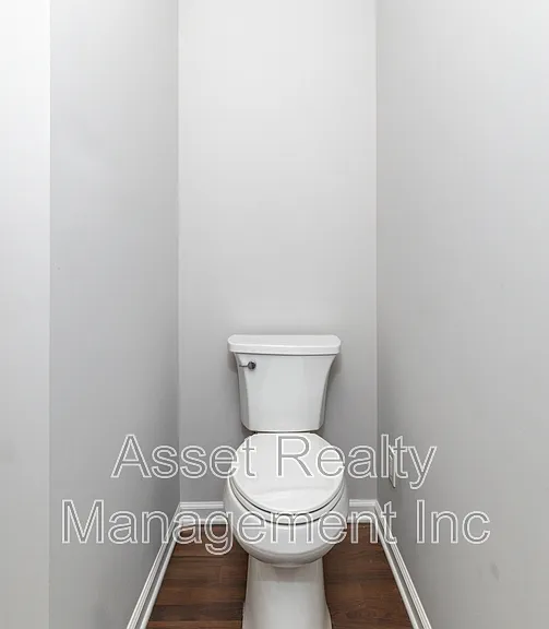 619 Midlake Dr NE — Photo 14