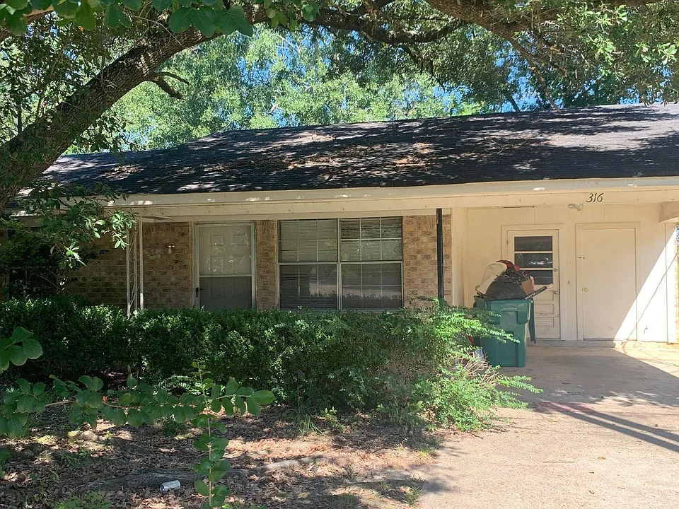Hillside Cir