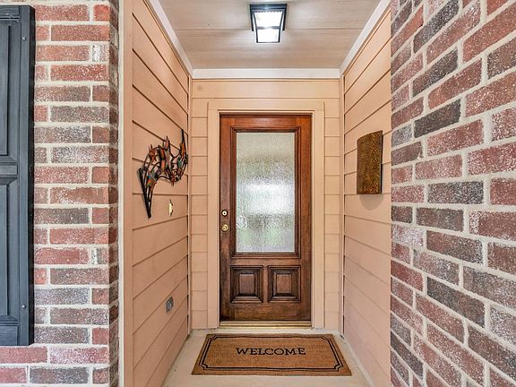 4th image of 908 Victoria Lakes Dr