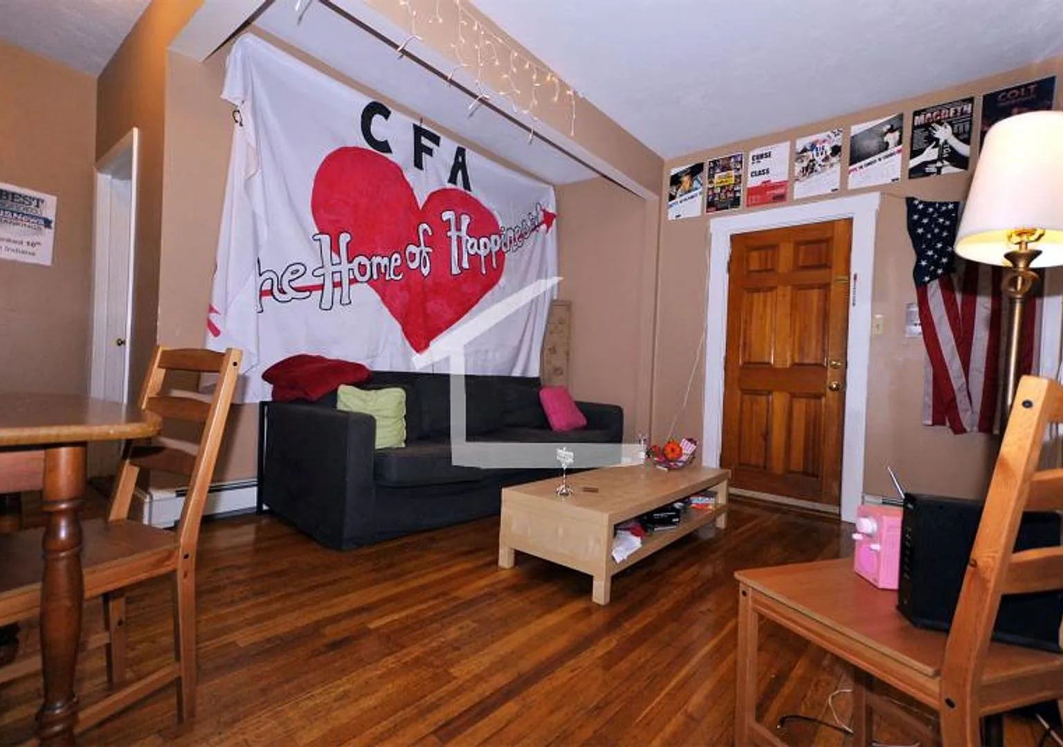 Nicely renovated 4 bed near the Green Line and BC for the upcoming school year! — Photo 3