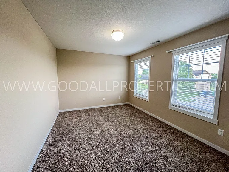 1903 SE Clover Ridge Dr — Photo 11