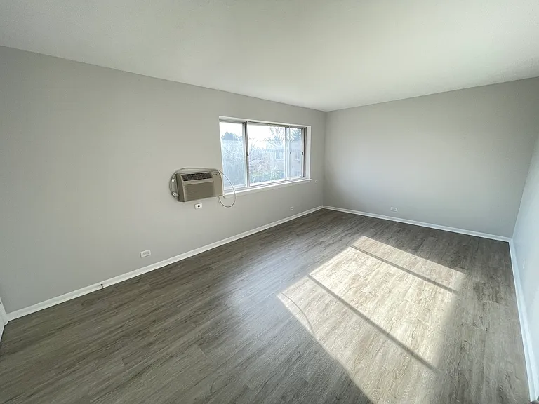 235 E Palatine Rd #2B — Photo 8
