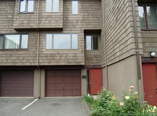 111 Towne House Rd, Hamden, CT 06514