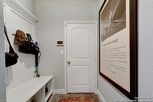 9113 Sunpool — Photo 16