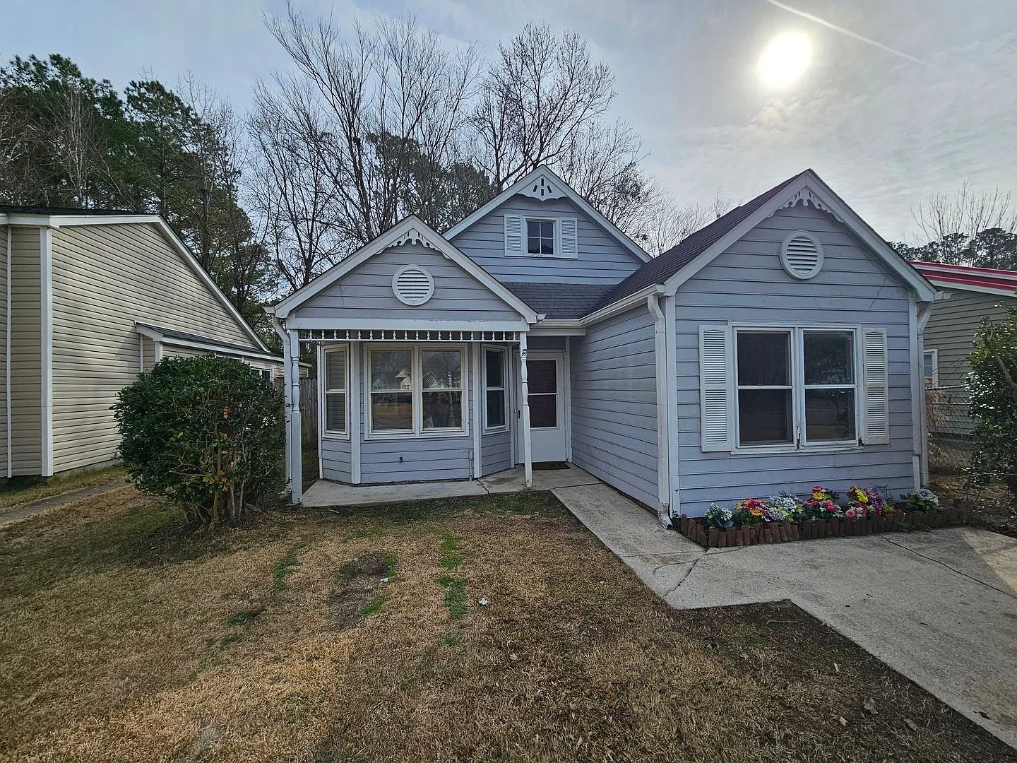 Charming 3 bedroom 2 bathroom Home In Aragona Village! — Photo 1