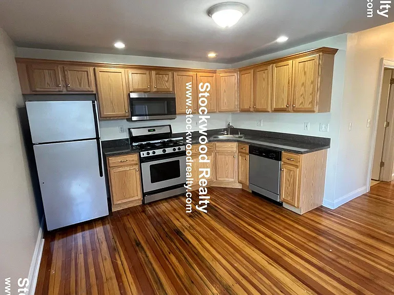 16-2 Gates St — Photo 1