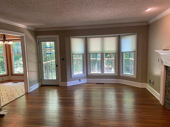 5th image of 1584 Ridgeway Dr
