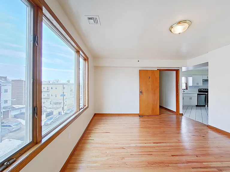 55 Ferguson St #2 — Photo 4