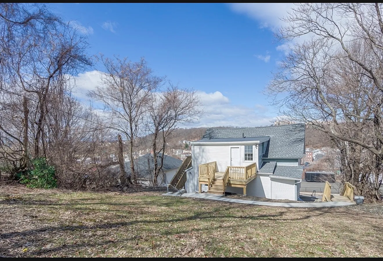 2 bed, 1100 sqft, $2,100 — Photo 4