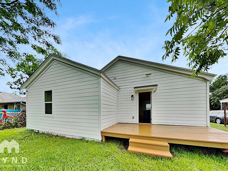 2718 Lawrence St — Photo 14
