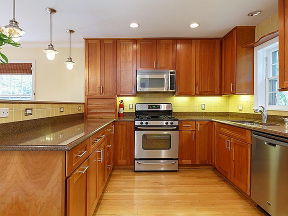 Beautiful cooks' kitchen