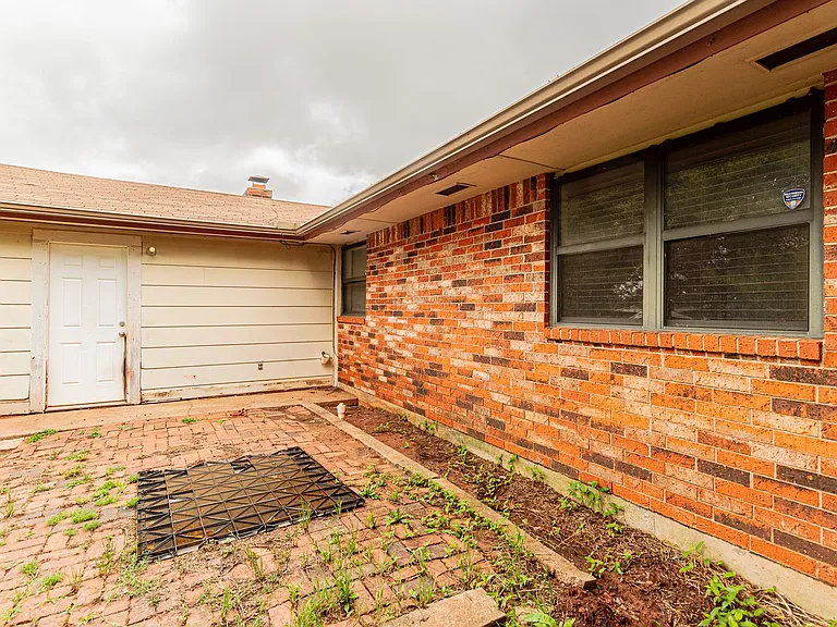 3808 Oakcliff Dr — Photo 29