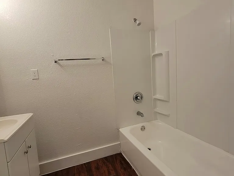 1111 Gibbs St — Photo 5