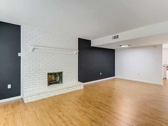 5th image of 2220 E Victory Dr APT 22