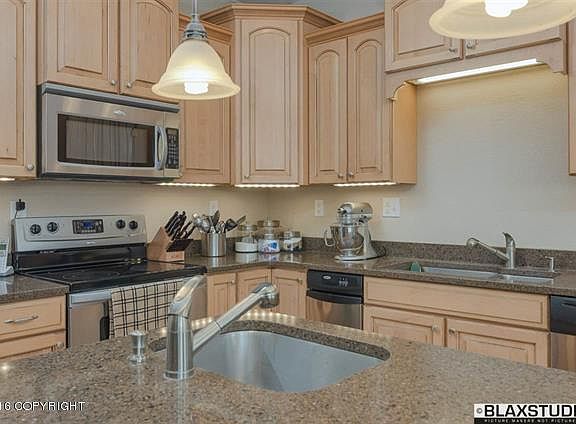4th image of 980 Shoreline Dr