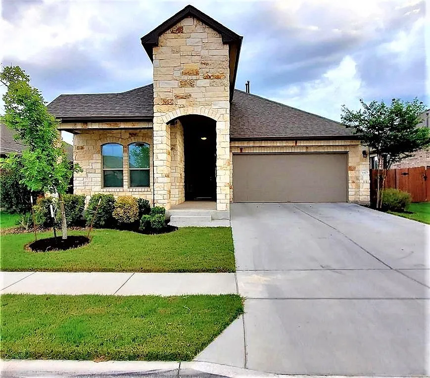 4 bed, 3.0 bath, 2355 sqft, $2,500 — Photo 1