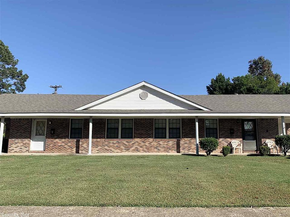 1st image of 902 Garden Ln