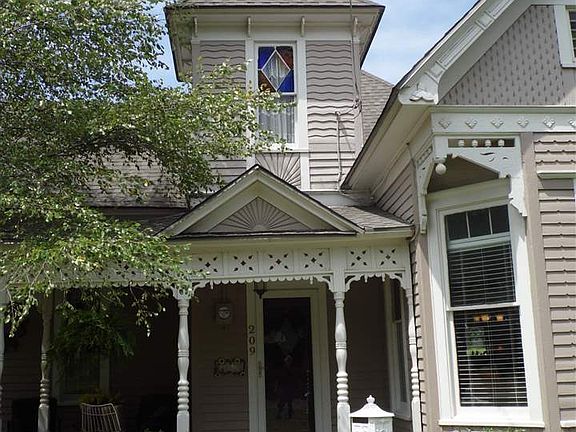 3rd image of 209 N Wichita St