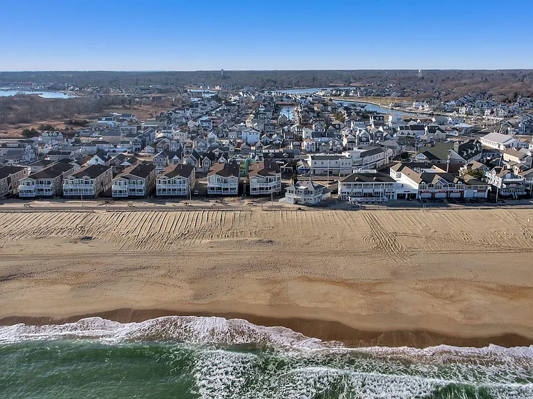 209 Beachfront #1 — Photo 33