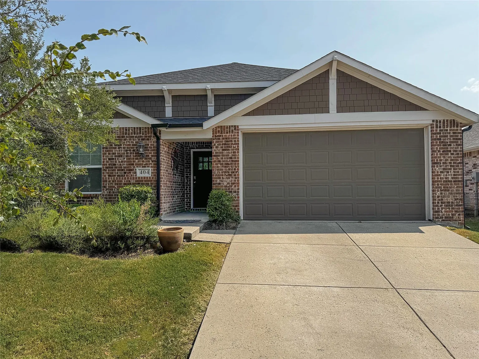 4 bed, 2.5 bath, 2114 sqft, $2,900 — Photo 1