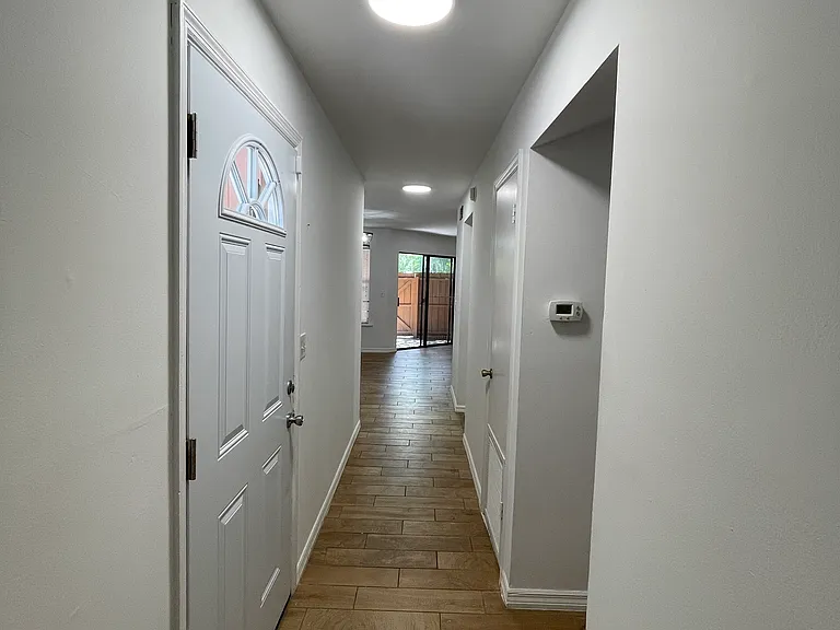 2701 NE 10th St #307 — Photo 15