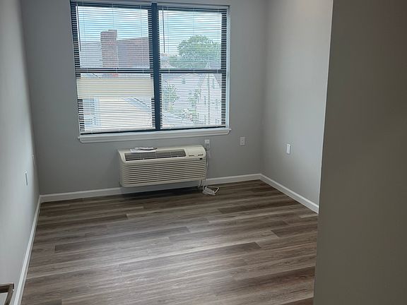 4th image of 445-447 Summer St #2