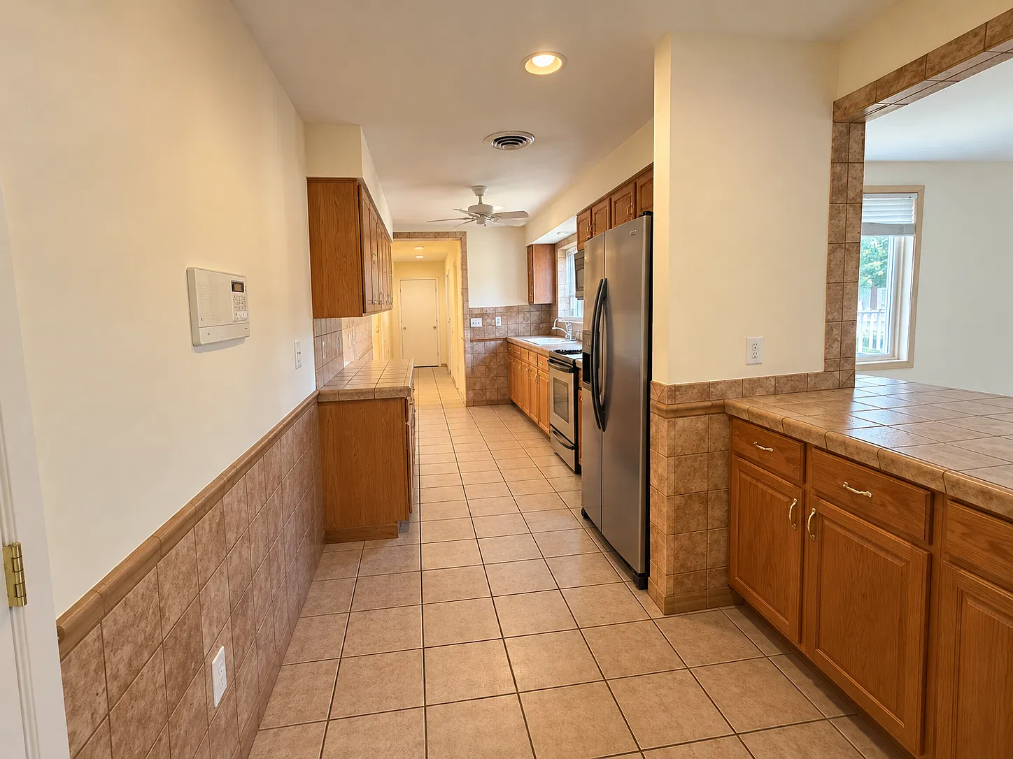 2 bed, 1.5 bath, 1948 sqft, $1,950 — Photo 4