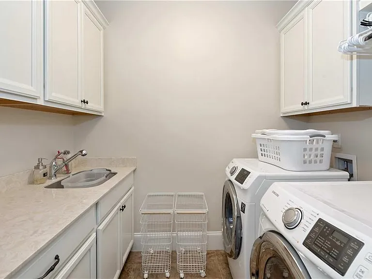 582 Charleston Ave SE — Photo 79