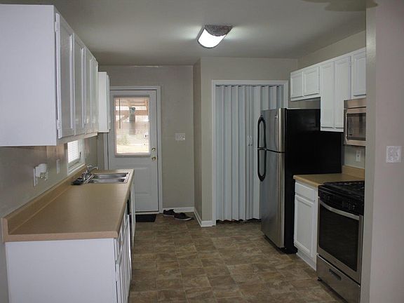 3rd image of 1903 Old West Ln